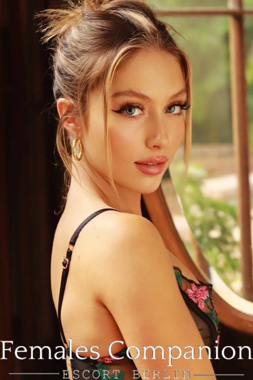 Blonde escort with long legs In Berlin