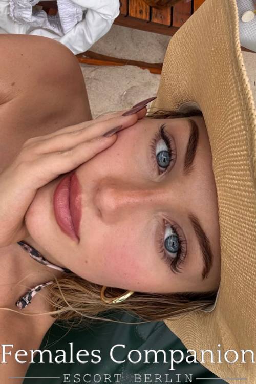 Blonde escort with long legs In Berlin