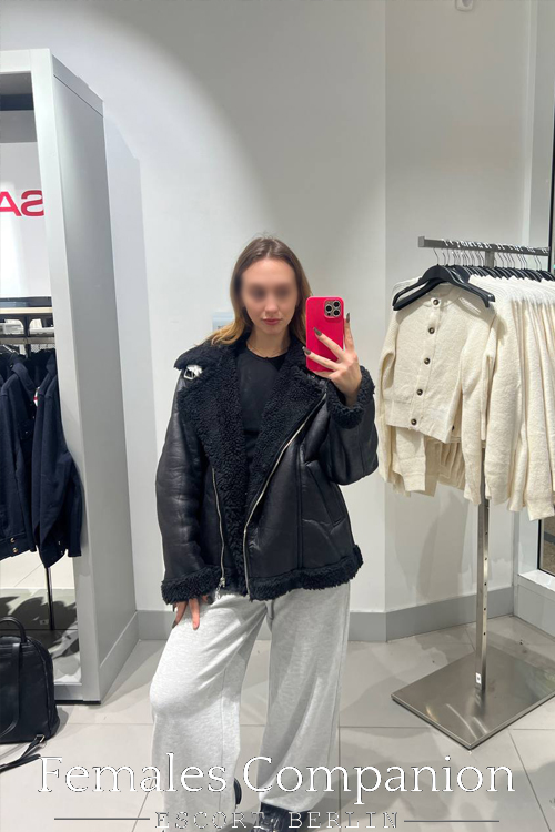 COF Escort Girl In Berlin